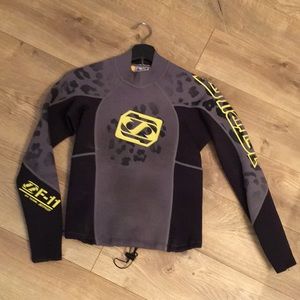 WOMENS WETSUIT TOP SIZE MEDIUM